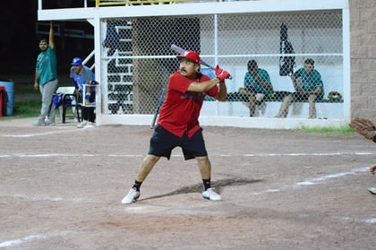 Vibrante jornada 14 en softbol de Bola Puesta, de San Isidro