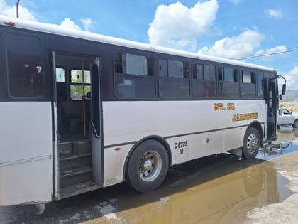 Mujer cae de camión en movimiento en la colonia Hacienda La Perla