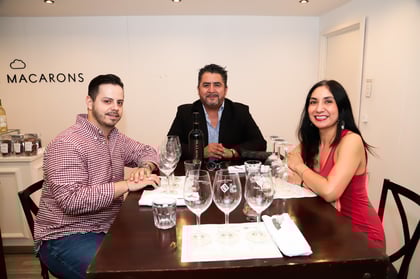 Roberto Echeverría, César Ramírez y Raquel López.