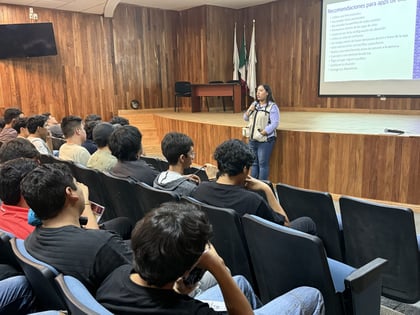 Campaña de prevención 'Seguras en la Web'.