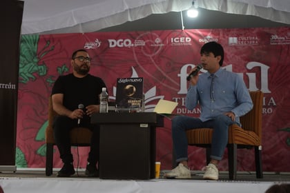 Saúl Rodríguez y Aldo Valdés encabezaron
el diálogo “Las fronteras del futbol: El juego geopolítico del
Mundial 2026” en la FEDUL.