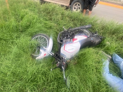 Motociclista de 19 años provoca accidente en la colonia el Amigo de Gómez Palacio