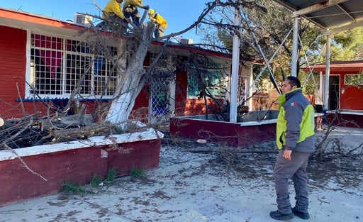 Desde la madrugada del lunes, personal de distintas áreas de seguridad en Saltillo acudió para atender los reportes ciudadanos. (EL SIGLO DE TORREÓN)