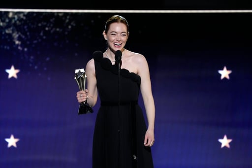 Imagen Emma Stone triunfa en los Critics Choice Awards 2024; Oppenheimer se impone como mejor película