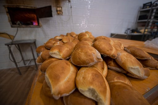 El pan francés se ofertará al público en 11 pesos y en 13 pesos el pan dulce. El alza se podría dar hasta el mes de febrero. (ARCHIVO)
