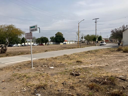 Colonos de El Fresno piden intervención del Municipio para limpiar terrenos baldíos que ahí se encuentran. (FERNANDO COMPEÁN / EL SIGLO DE TORREÓN)