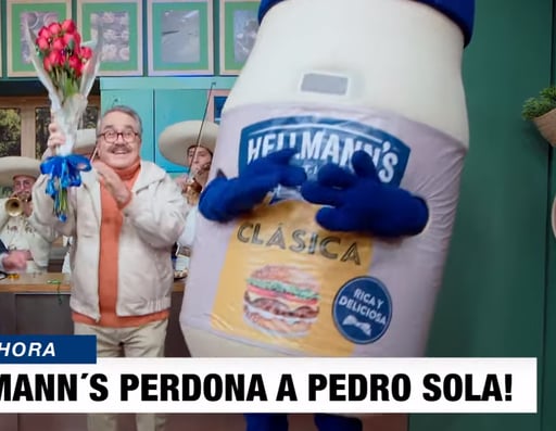 Pedro Sola y una mayonesa Hellmann's.