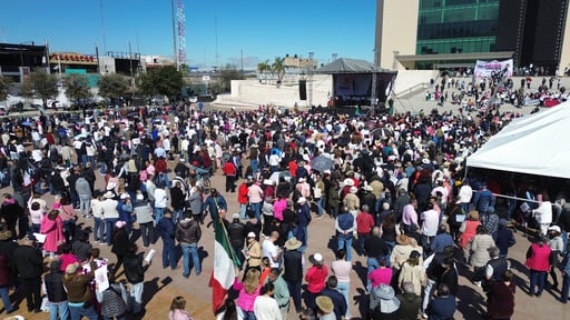 Este domingo miles de laguneros participaron en la Marcha por la Democracia, que partió de Alameda a la Plaza Mayor de Torreón. (VERÓNICA RIVERA/EL SIGLO DE TORREÓN)