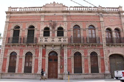 La Casa Faya representa un patrimonio de los gomezpalatinos, pues a través de los materiales, adobe y ladrillo, narra la historia de la ciudad. (DANIELA CERVANTES)