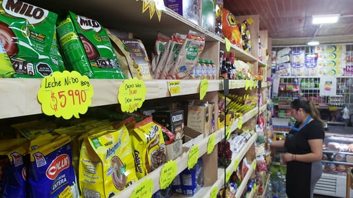 La medida fue anunciada después de queel ministro de Economía de Argentina, Luis Caputo, se reuniera con representantes de grandes cadenas de supermercados para conversar sobre los aumentos 'desmedidos' de precios .