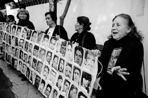 Rosario Ibarra durante una protesta por los desaparecidos en la Guerra Sucia. (ARCHIVO)