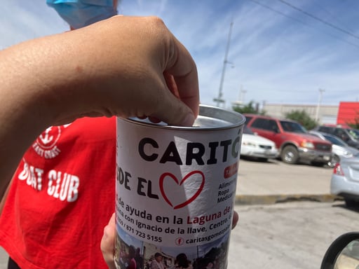 Salen a las calles para solicitar el apoyo de la ciudadanía con el
primer Caritón que se organizó en Gómez Palacio. (EL SIGLO DE TORREÓN)