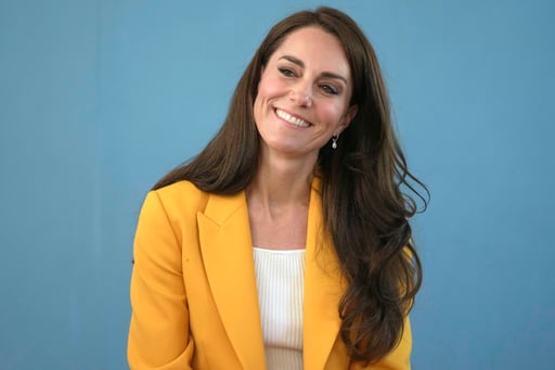 Desde que en enero se anunció que Kate Middleton, princesa de Gales, fue sometida a una cirugía abdominal, la atención se ha centrado en ella. Su desaparición de la escena pública ha abonado a una serie de teorías. Pero ahora, de acuerdo con un medio británico, la esposa del príncipe Guillermo se ha dejado ver en su compañía.