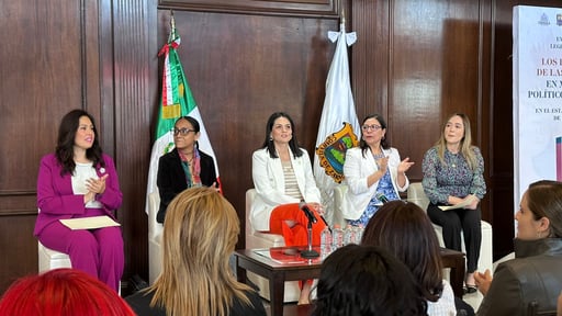Presentan el libro 'Evolución legislativa de los derechos de las mujeres en materia político-electoral en Coahuila'. (PENÉLOPE CUETO)