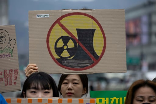 Protesta en Corea del Sur contra la liberación de agua contaminada de Fukushima al mar. (ARCHIVO)
