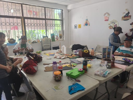 Imagen Tras periodo vacacional, reinician cursos en la Casa Club de la Tercera Edad en Gómez Palacio