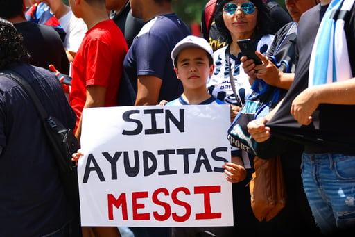 Imagen Tras polémica, Inter es recibido en Monterrey con mensaje: 'sin ayuditas Messi'