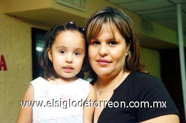 01092007
Paulina Riverol Nájera junto a su mamá, Cecilia Riverol.