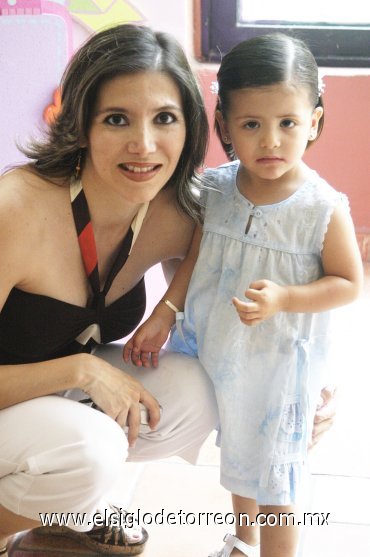 02092007
Irma Cáceres de Sánchez con su hija Andrea Sánchez Cáceres.