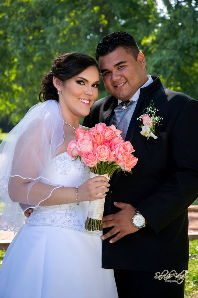 06092015 Contrajeron nupcias, Mariana Castañón y Antonio Barajas en la iglesia Inmaculada Concepción, el 29 de agosto del 2015, en punto de las 19:00 Hrs. El Pbro. Gerardo Zataráin fue el encargado de oficiar esta emotiva misa. Son hijos de los señores: María del Pilar Samperio de Castañón y Mario David Castañón Herrera; Sofía Vázquez y Antonio Barajas Durán.- Salvador Veloz Fotografía