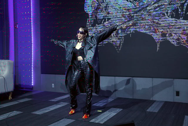 Danna Paola se sube al metro, toma licuachelas y vive una 'noche loca' en XT4S1S Danna Paola se sube al metro, toma licuachelas y vive una 'noche loca' en XT4S1S
