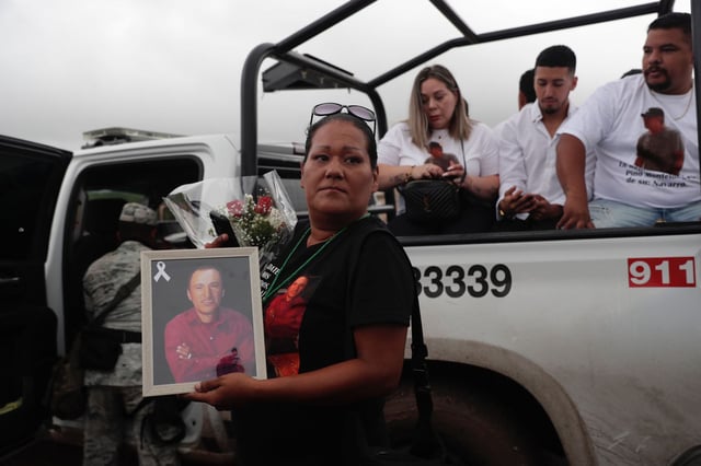 Familia de los 10 mineros atrapados en Sabinas se despiden con misa