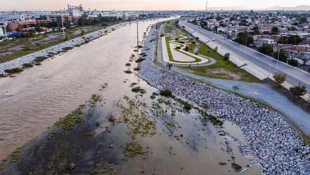 Sin riesgo. Autoridades descartaron que el recién rehabilitado Metroparque Nazas presentara riesgo de inundación, pues el nivel de agua que corre por el río es muy bajo.