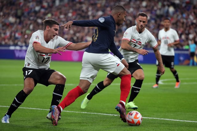 Francia vence a Austria gracias a su 'tridente' de 2018