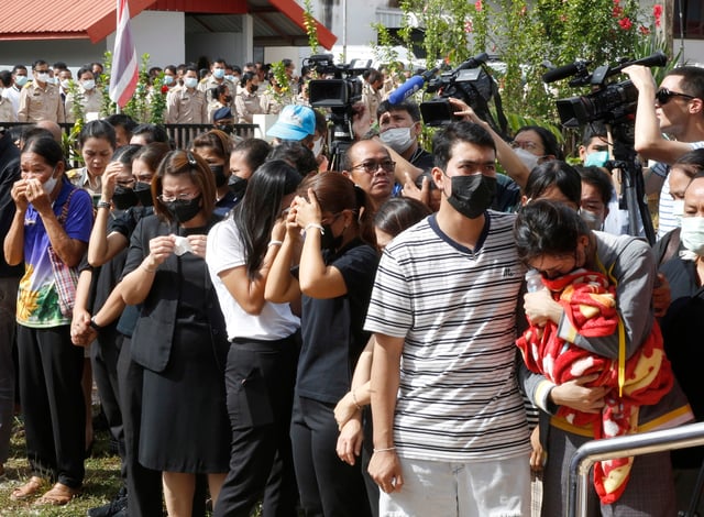 Tailandia llora a las víctimas de balacera en guardería que dejó 36 muertos
