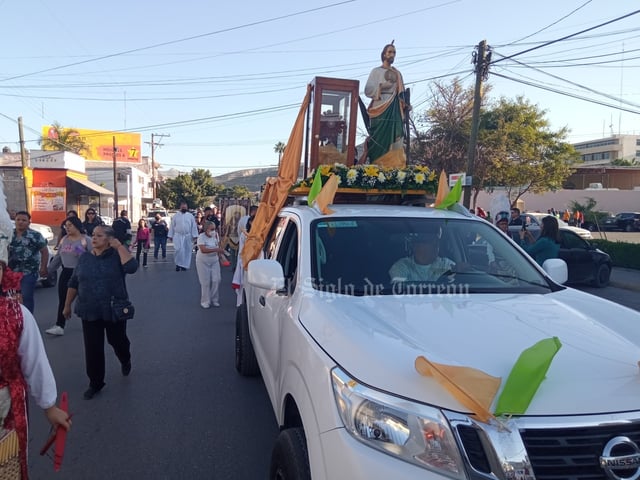 En procesión, exponen reliquias de San Judas Tadeo por primera vez en Gómez Palacio