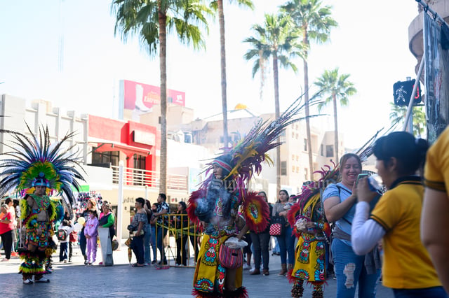 Las peregrinaciones guadalupanas recorren las principales calles del Centro de Torreón.