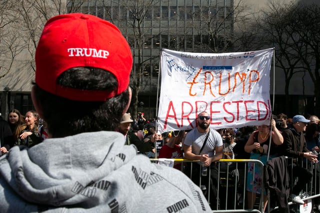 Acusación de Donald Trump en Nueva York; partidarios y opositores se reúnen a las afueras del tribunal