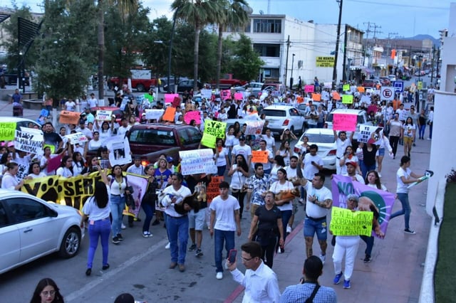 Protestan contra bomberos asesinos de perros en Monclova