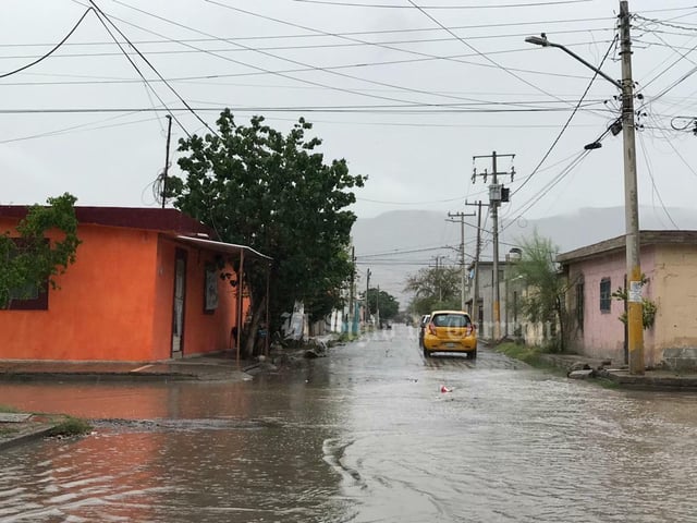 Las lluvias en Torreón dejaron encharcamientos.