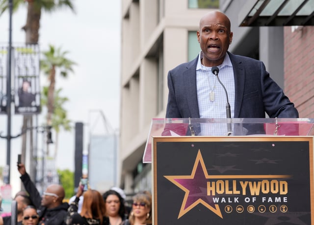 Tupac recibe su estrella en el Paseo de la Fama de Hollywood