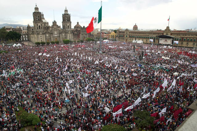 EUM20230701POL40.JPG 
CIUDAD DE MÉXICO. Event/Evento-AMLO.- 1 de julio de 2023. Aspectos del Zócalo durante los primeros discursos del AMLO Fest, evento por el quinto aniversario del triunfo del presidente Andrés Manuel López Obrador. Foto: Agencia EL UNIVERSAL/Germán Espinosa/EELG