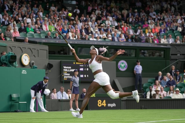Venus Williams sufre caída en su debut