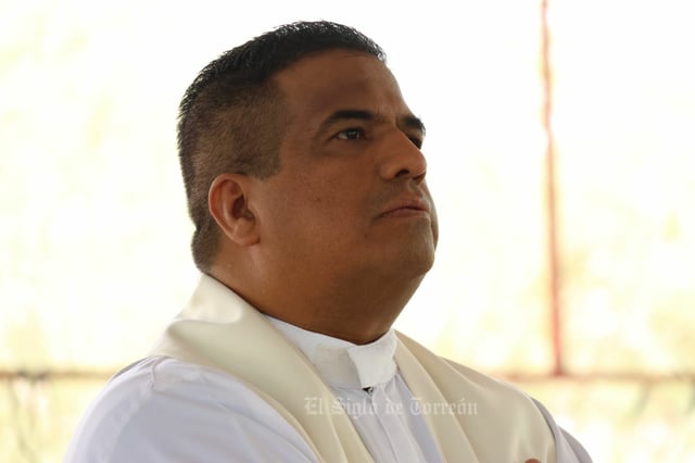 Ofrecen reliquia por San Charbel en Torreón; decenas de laguneros se dan cita