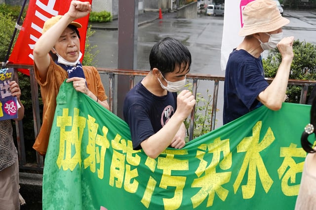 Protestan contra vertido de agua de Fukushima
