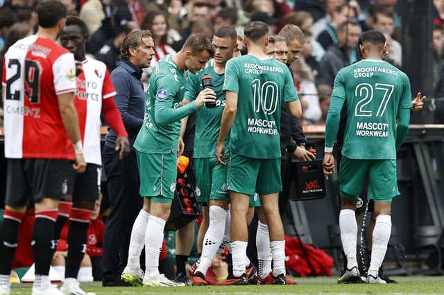 Santiago Giménez anota doblete en triunfo del Feyenoord ante Almere