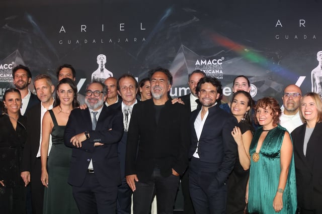 El majestuoso Teatro Degollado de Guadalajara, durante muchos años la sede destacada del Festival Internacional de Cine más antiguo de México, se engalanó para recibir a los prestigiosos Premios Ariel, que honran lo más destacado del cine nacional.