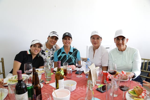 -Estela Regalado, Brenda González, Gaby Regalado, Diana Banda y Ester Ávila