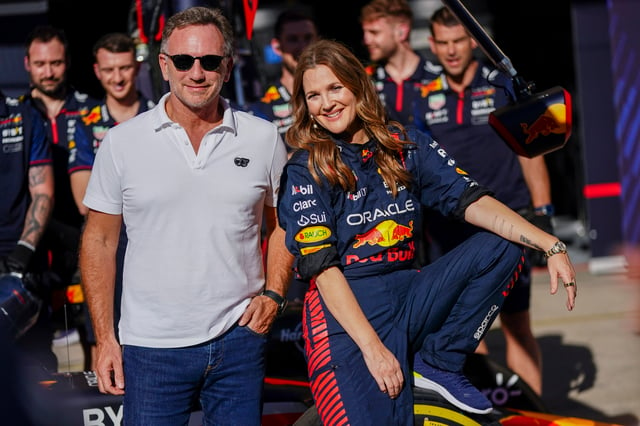 Drew Barrymore en su visita a Red Bull con Checo Pérez