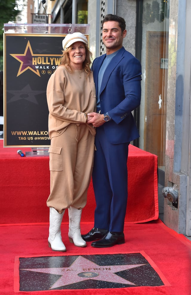 Zac Efron recibe su estrella en el Paseo de la Fama de Hollywood