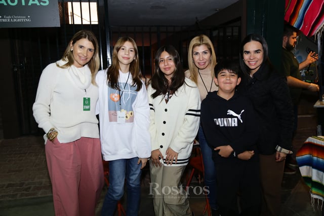 -Leonor Carrillo, Fernanda González, Ximena Flores, Arianne Flores, Carlos y Ale Villarreal