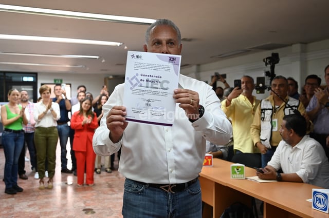 Recibe Román Alberto Cepeda constancia como alcalde electo de Torreón