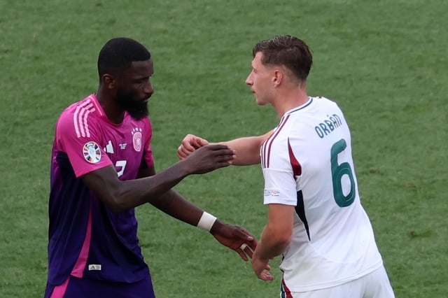 Stuttgart (Germany), 19/06/2024.- Antonio Rudiger of Germany (L) shakes hands with Willi Orban of Hungary after the UEFA EURO 2024 Group A soccer match between Germany and Hungary, in Stuttgart, Germany, 19 June 2024. (Alemania, Hungría) EFE/EPA/MOHAMED MESSARA

