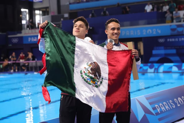 Mexicanos Osmar Olvera y Juan Manuel Celaya ganan Plata en clavados, país suma tres medallas en París 2024