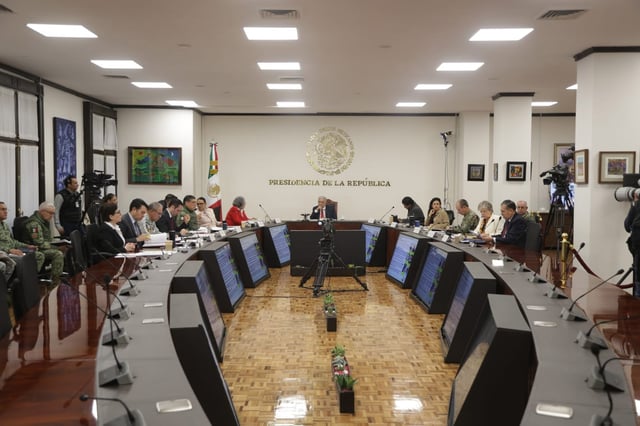 AMLO hace pública reunión con Gabinete de Seguridad