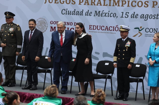 López Obrador abandera a delegación paralímpica de París 2024